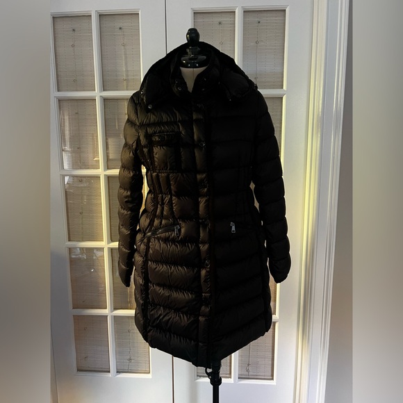 New Moncler Hirma Women's Elegant Black Puffer Jacket - Picture 6 of 15